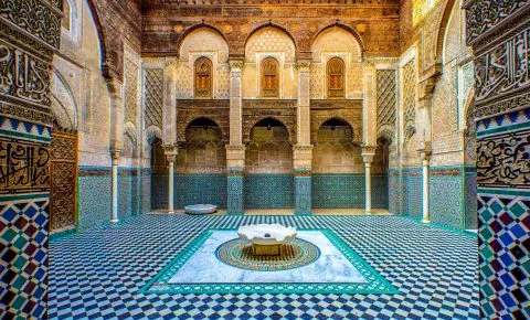 Architecture de la médersa Bou Inania à Fès