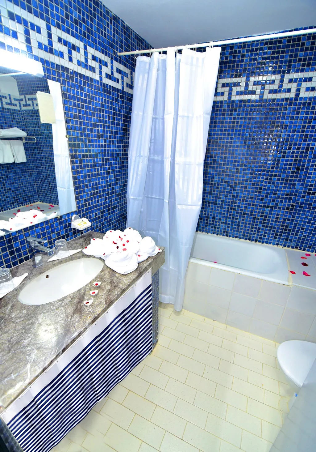 Salle de bains d’une chambre de l’Hôtel Nouzha Fès